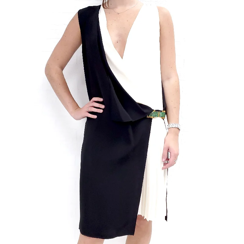 GUCCI BLACK & CREAM PLEATED DRESS WITH GREEN CRYSTAL CLASP ($6900) - SIZE 42